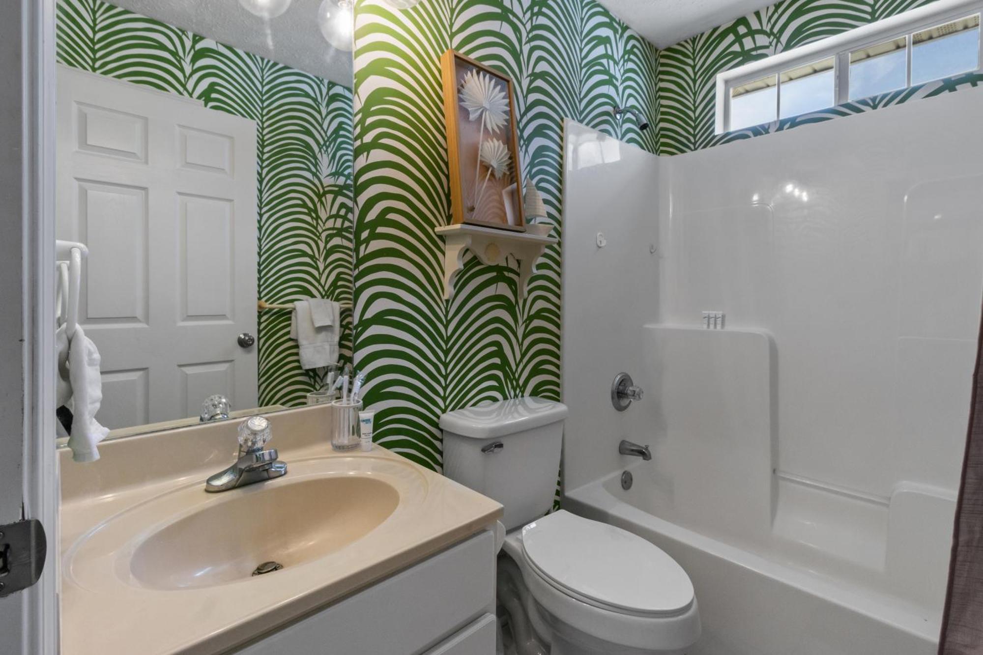 Holiday home Steps To The & Close To 30a! Private Pool With Sundeck & Putt Putt Golf! *