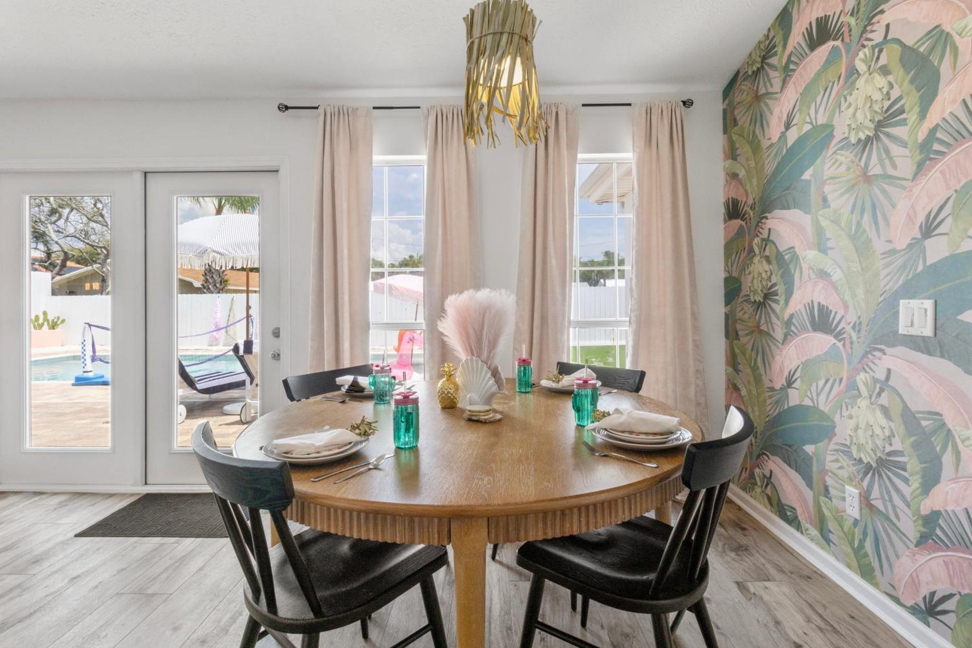 Steps To The & Close To 30a! Private Pool With Sundeck & Putt Putt Golf! Holiday home Panama City Beach