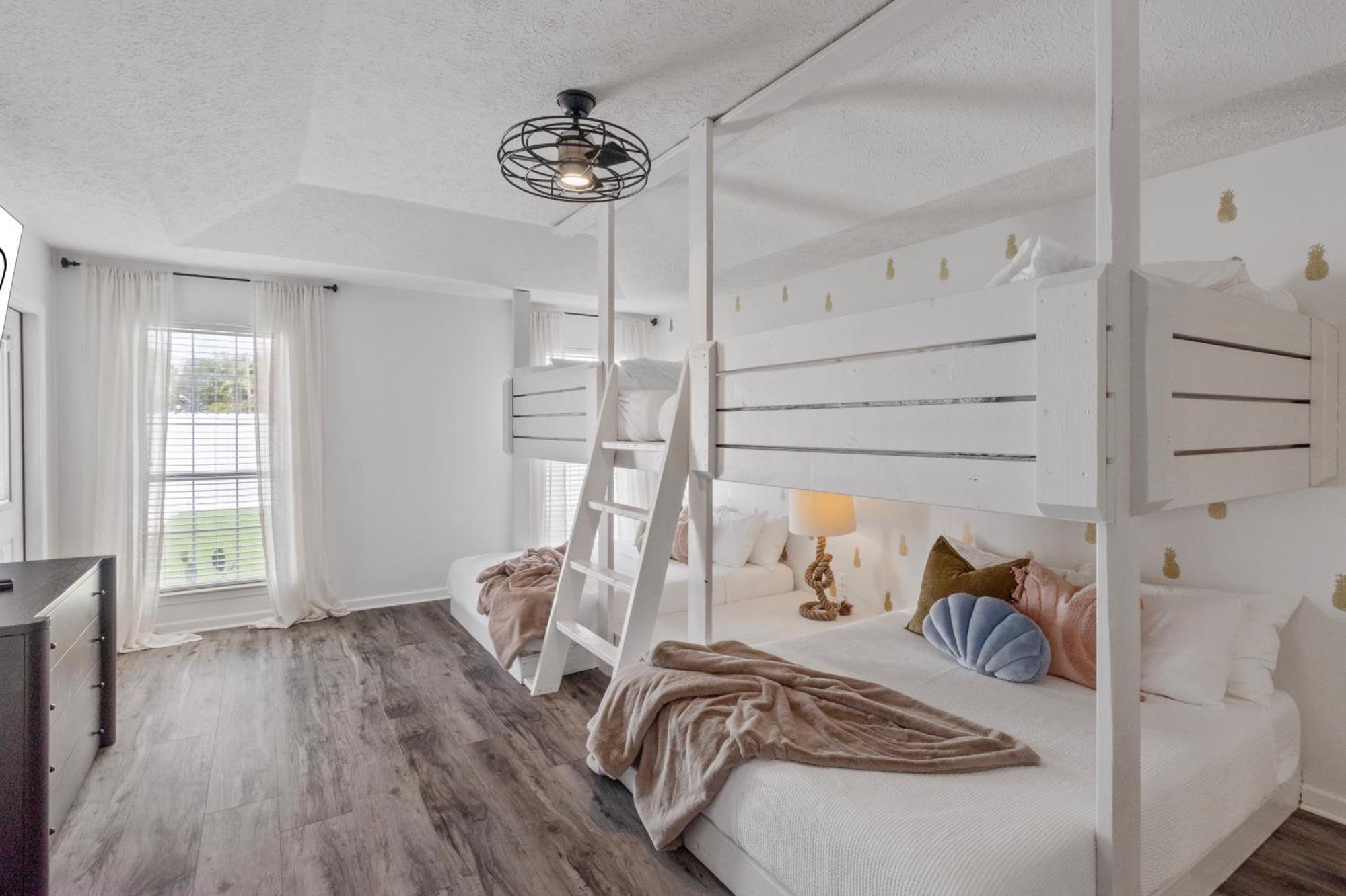Holiday home Steps To The & Close To 30a! Private Pool With Sundeck & Putt Putt Golf! Panama City Beach