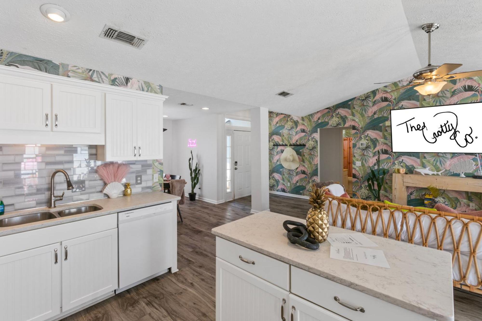 Steps To The & Close To 30a! Private Pool With Sundeck & Putt Putt Golf! Holiday home