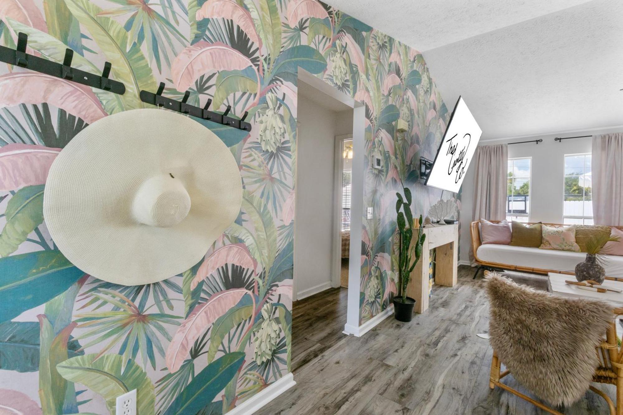 Steps To The & Close To 30a! Private Pool With Sundeck & Putt Putt Golf! *