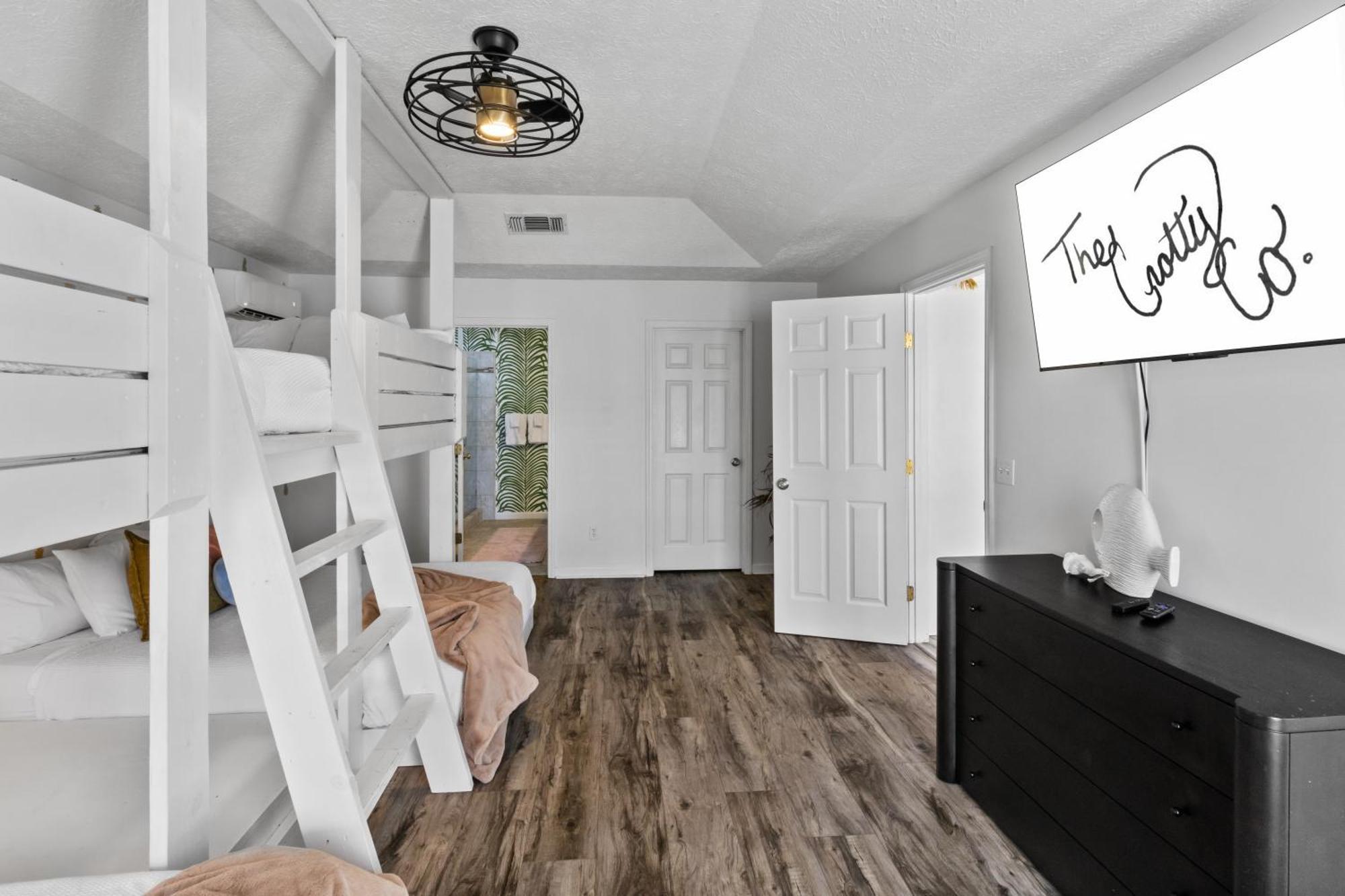 Holiday home Steps To The & Close To 30a! Private Pool With Sundeck & Putt Putt Golf! *